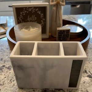 Marble looking toothbrush holder